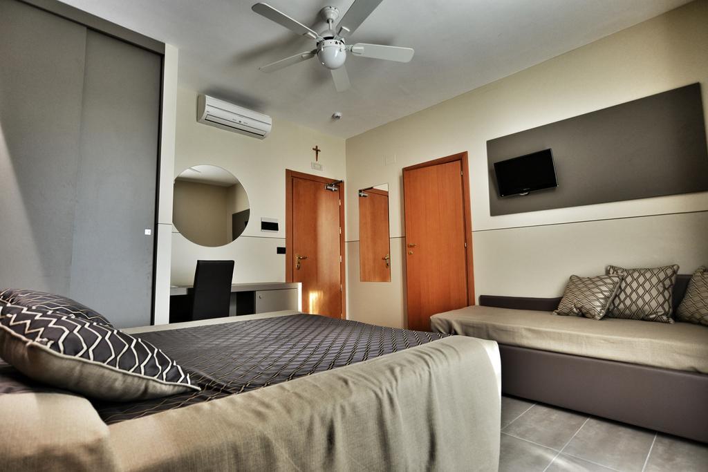 Hotel Sorriso ตอสโกลาโน มาแดร์โน ภายนอก รูปภาพ