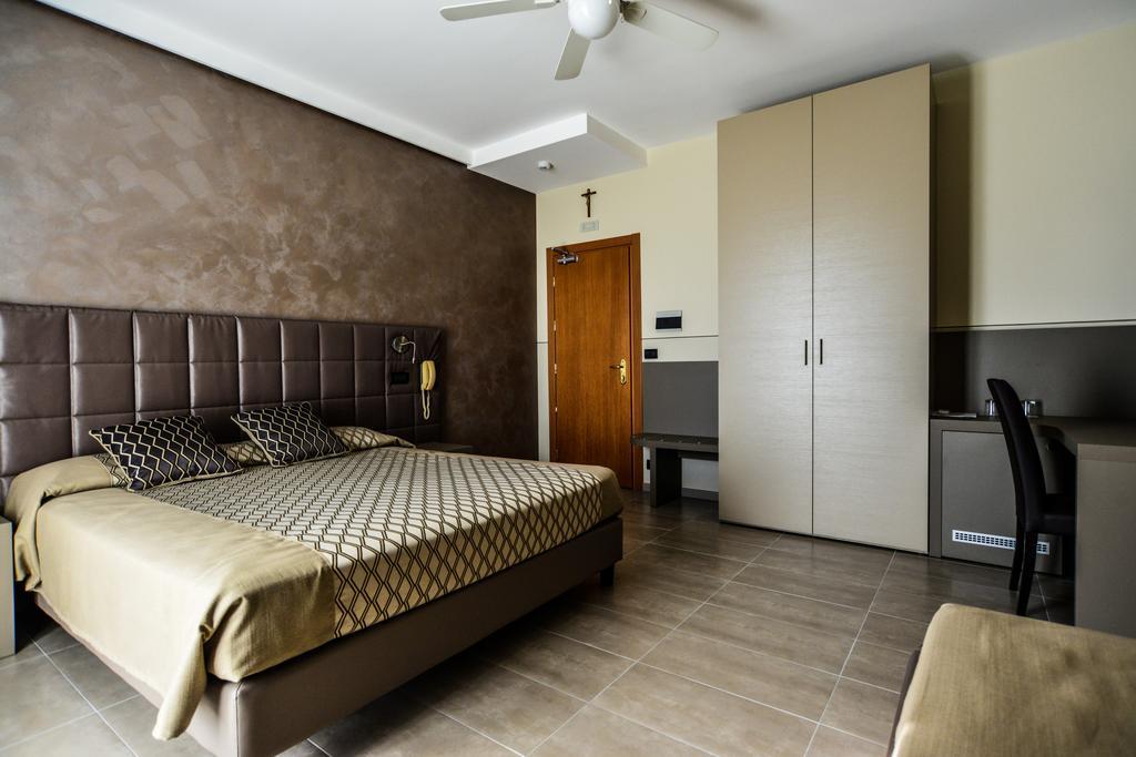 Hotel Sorriso ตอสโกลาโน มาแดร์โน ภายนอก รูปภาพ
