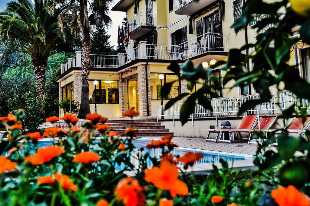 Hotel Sorriso ตอสโกลาโน มาแดร์โน ภายนอก รูปภาพ