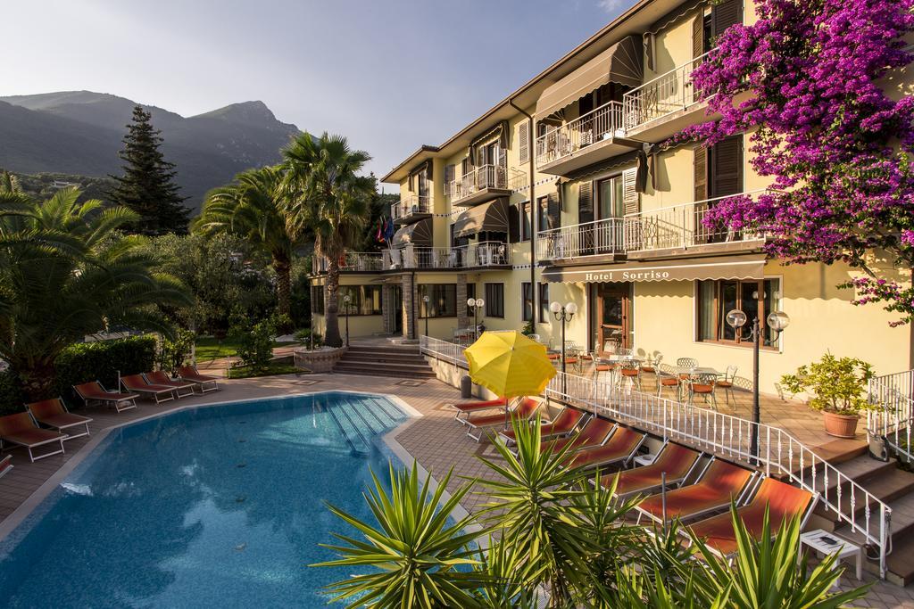 Hotel Sorriso ตอสโกลาโน มาแดร์โน ภายนอก รูปภาพ