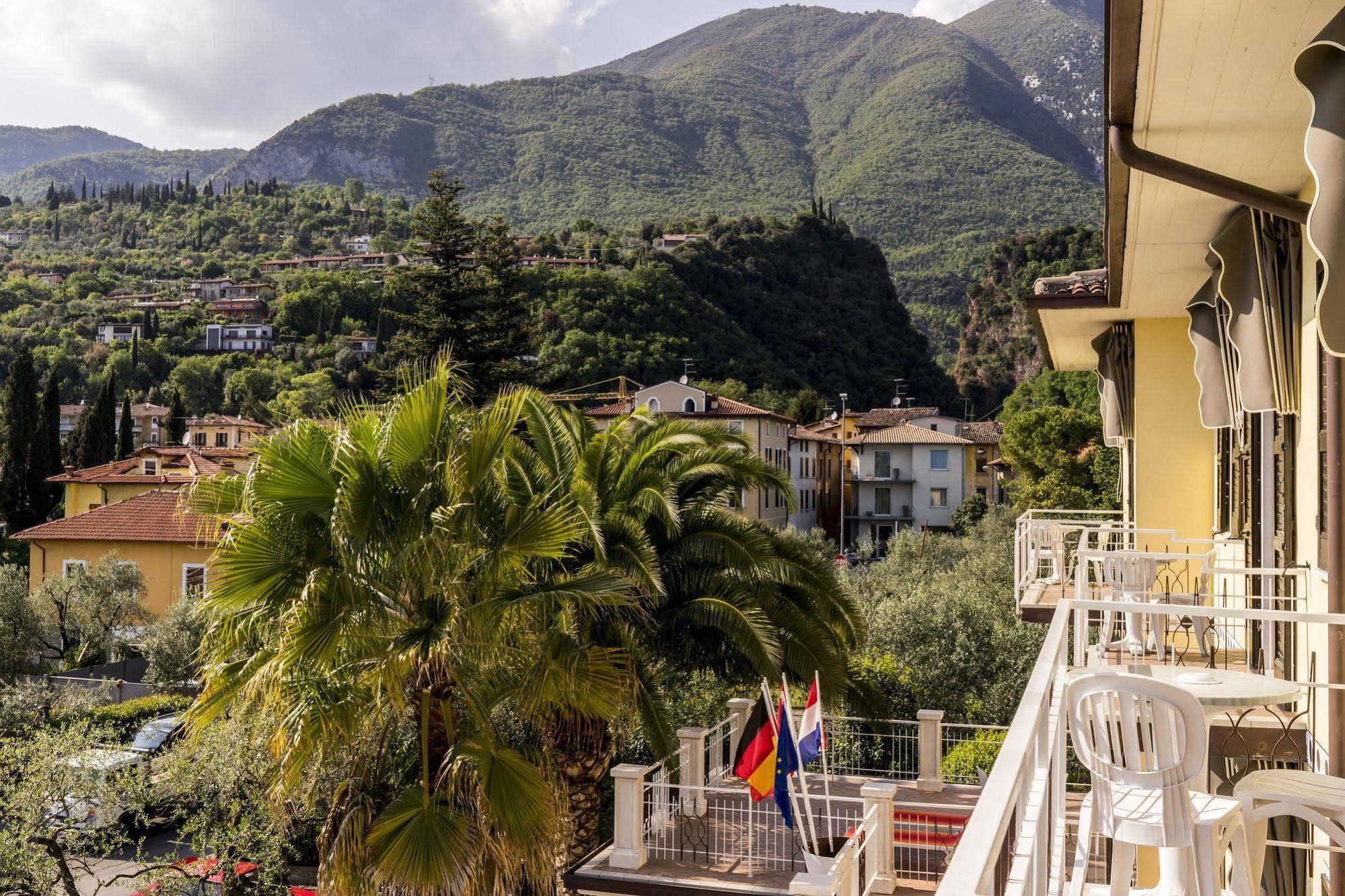 Hotel Sorriso ตอสโกลาโน มาแดร์โน ภายนอก รูปภาพ