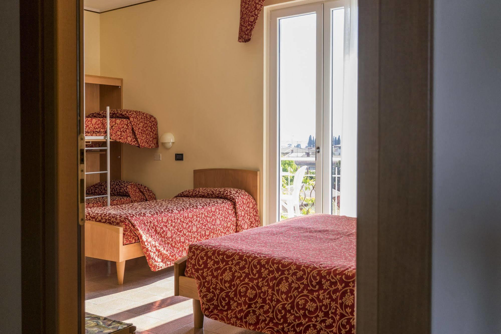 Hotel Sorriso ตอสโกลาโน มาแดร์โน ภายนอก รูปภาพ