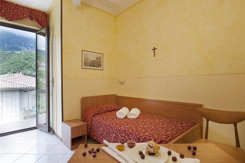 Hotel Sorriso ตอสโกลาโน มาแดร์โน ภายนอก รูปภาพ