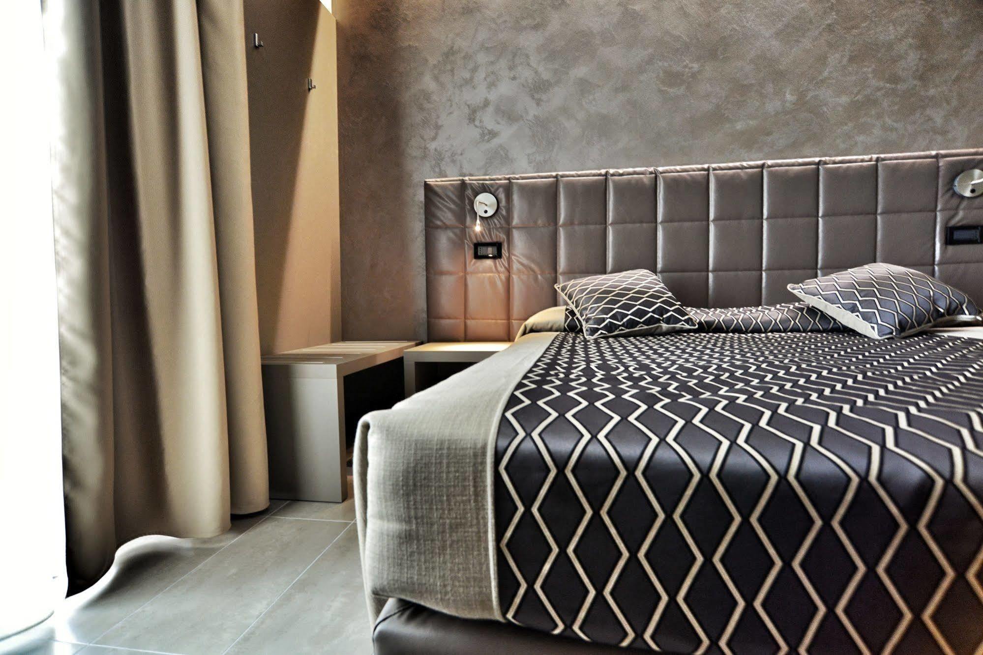 Hotel Sorriso ตอสโกลาโน มาแดร์โน ภายนอก รูปภาพ