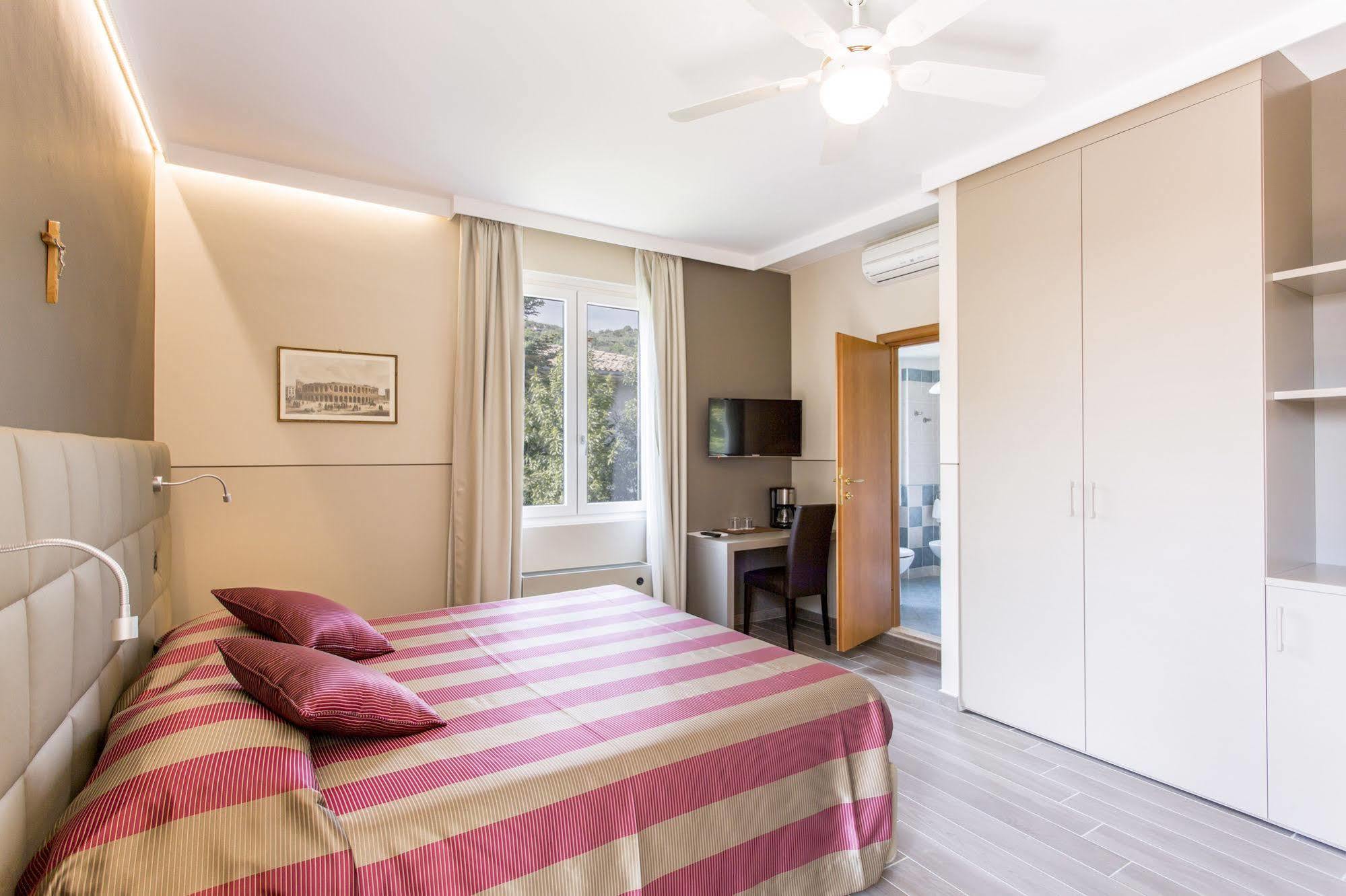 Hotel Sorriso ตอสโกลาโน มาแดร์โน ภายนอก รูปภาพ
