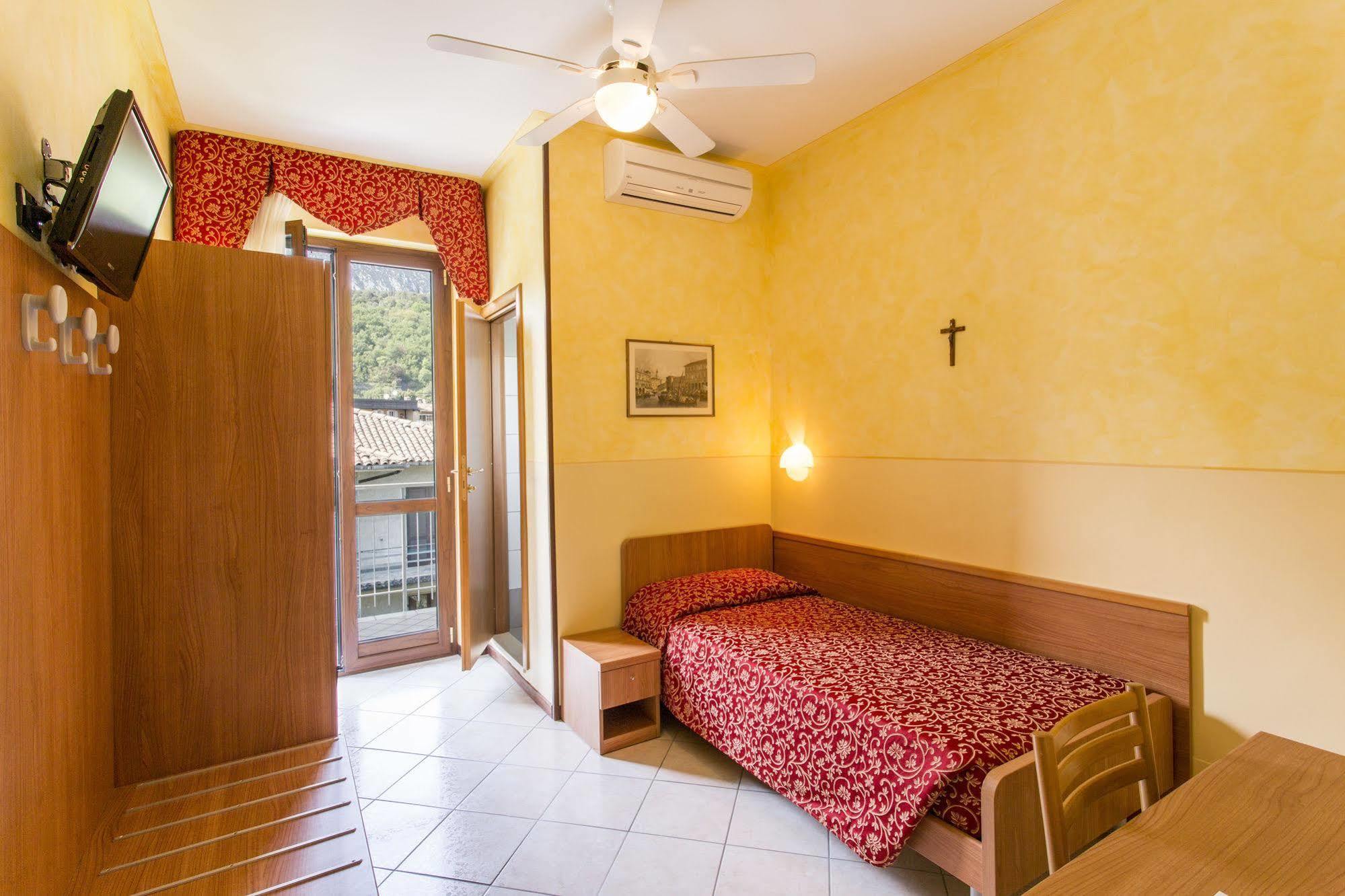 Hotel Sorriso ตอสโกลาโน มาแดร์โน ภายนอก รูปภาพ