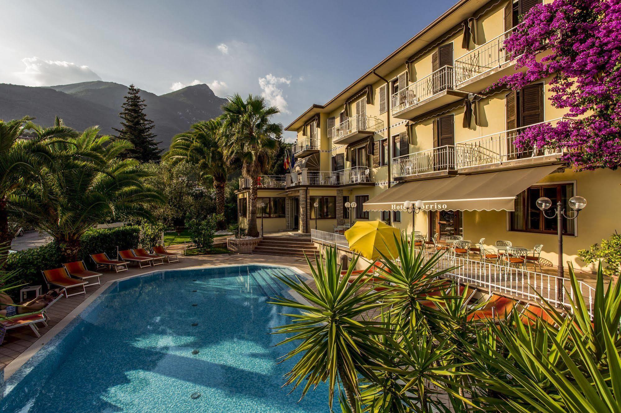 Hotel Sorriso ตอสโกลาโน มาแดร์โน ภายนอก รูปภาพ