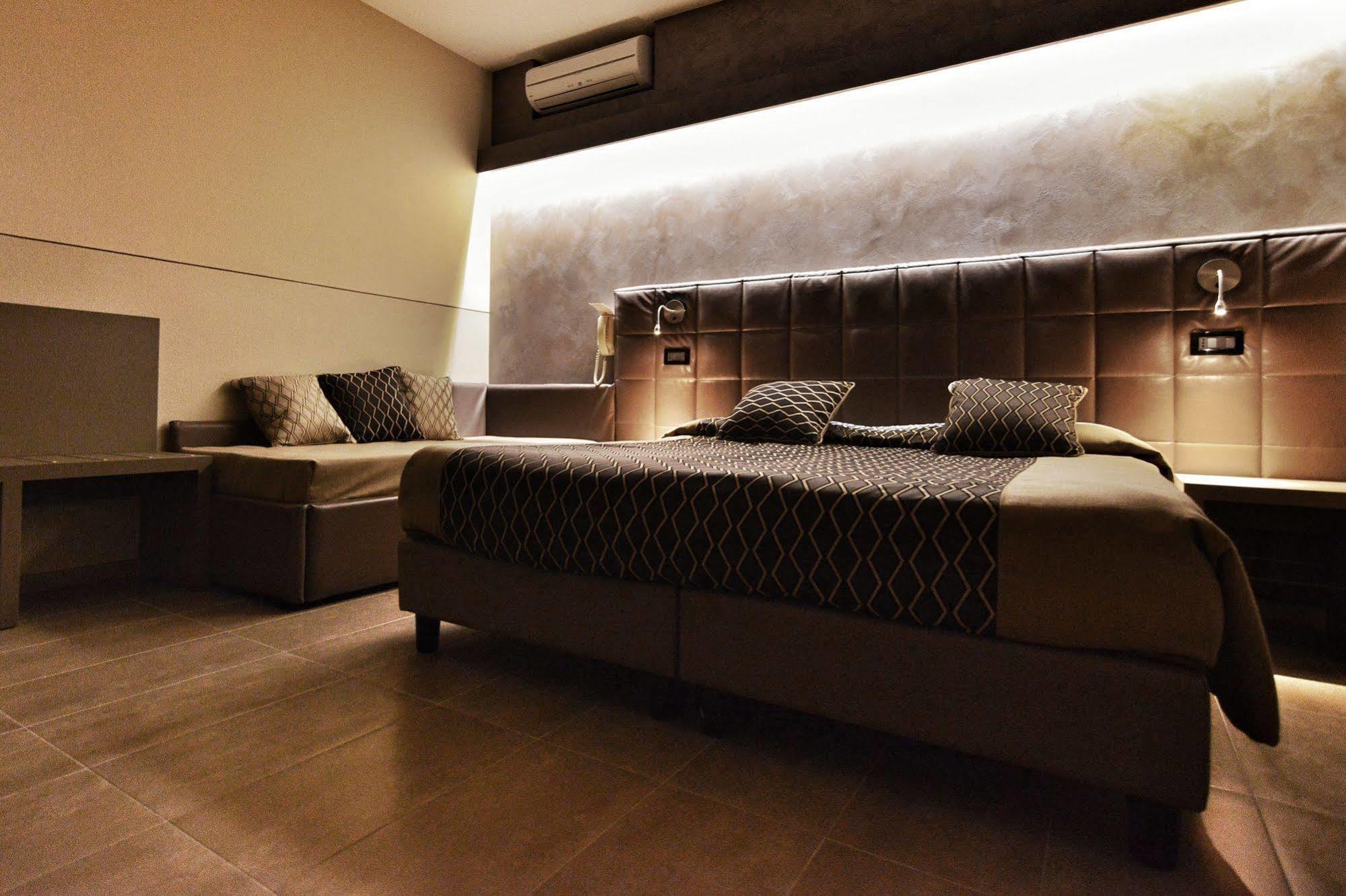 Hotel Sorriso ตอสโกลาโน มาแดร์โน ภายนอก รูปภาพ