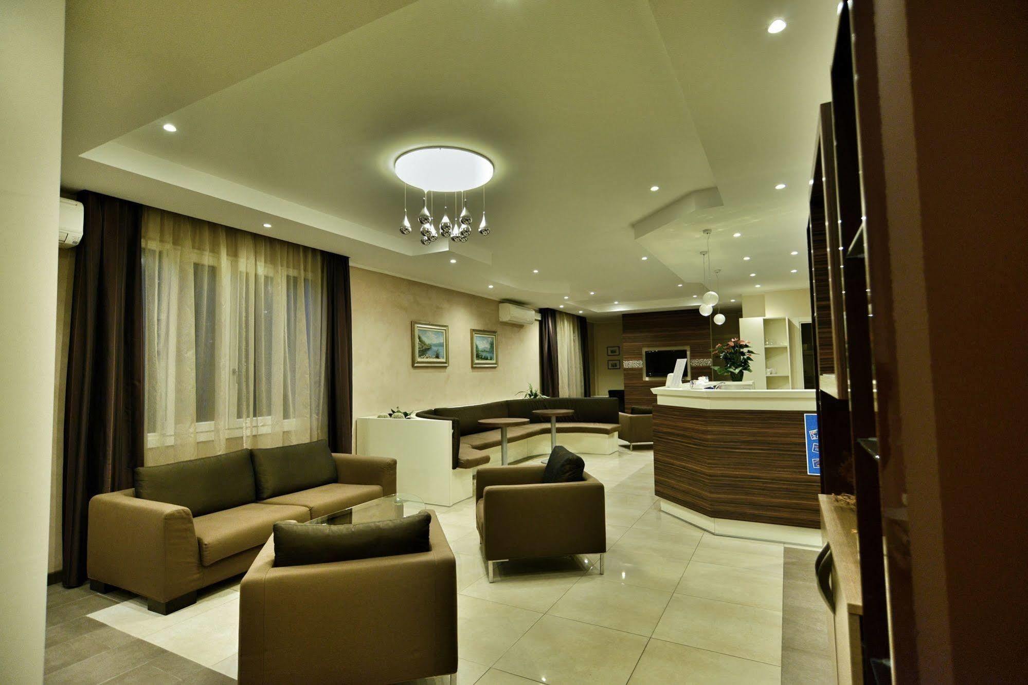 Hotel Sorriso ตอสโกลาโน มาแดร์โน ภายนอก รูปภาพ