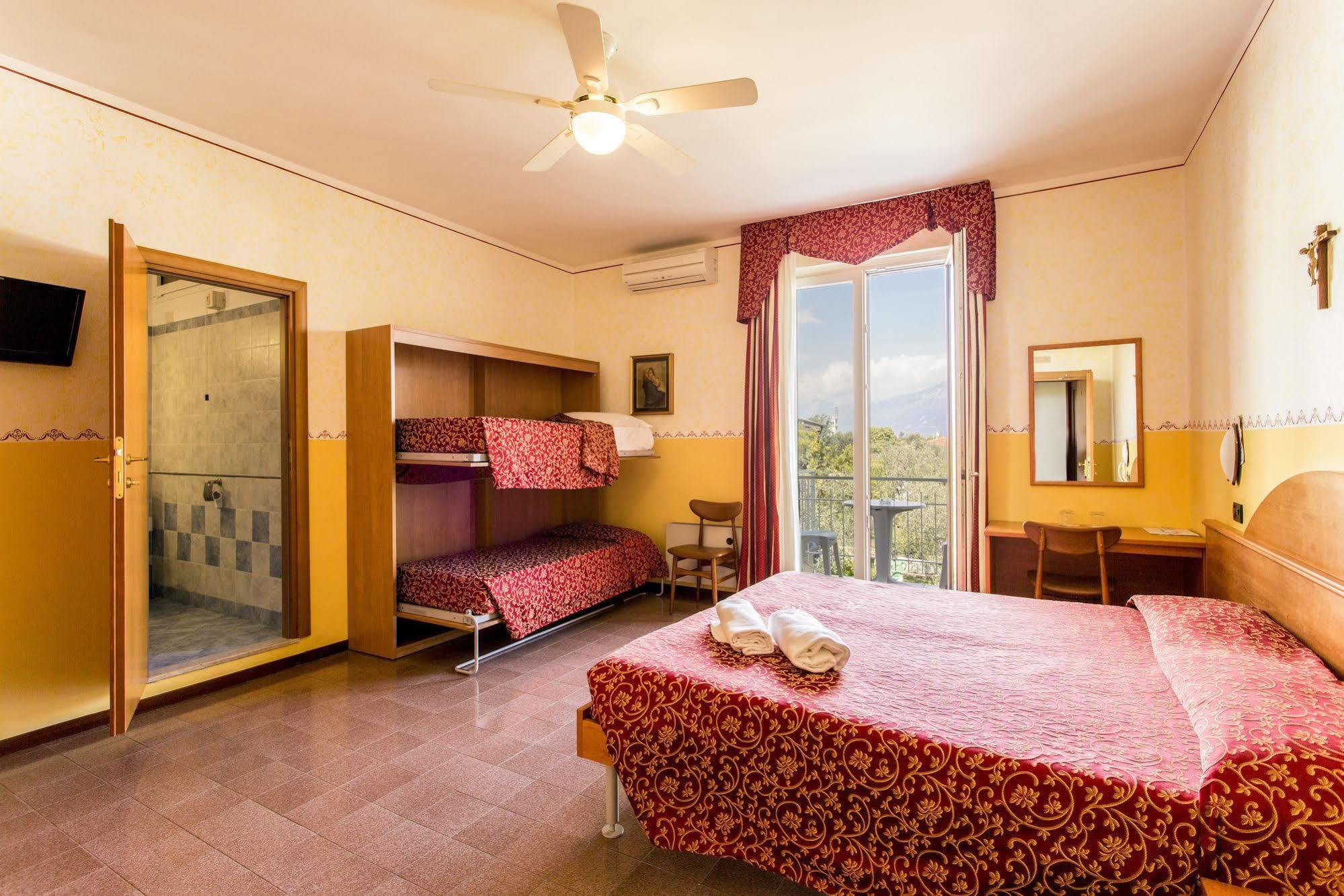 Hotel Sorriso ตอสโกลาโน มาแดร์โน ภายนอก รูปภาพ