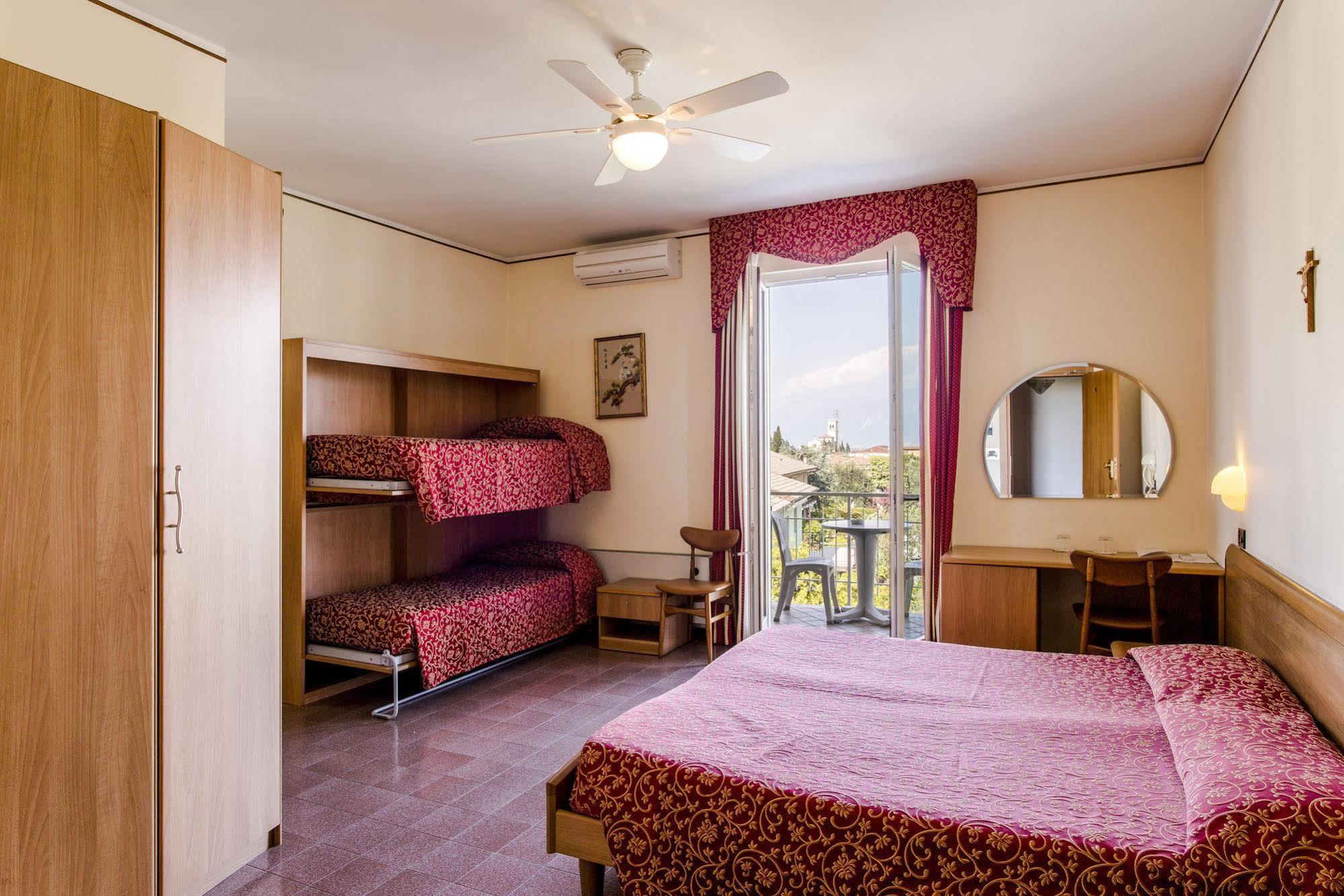 Hotel Sorriso ตอสโกลาโน มาแดร์โน ภายนอก รูปภาพ