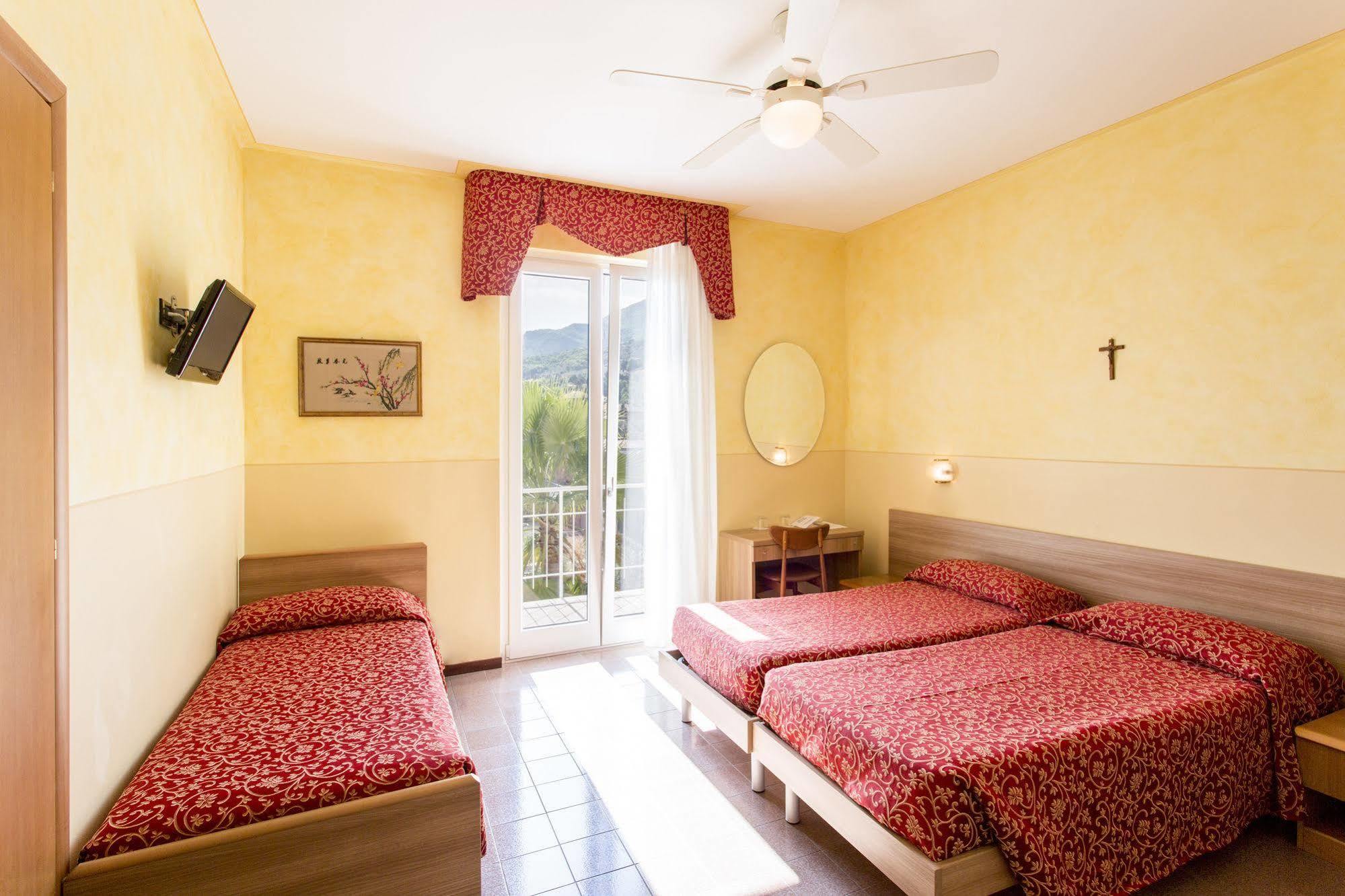 Hotel Sorriso ตอสโกลาโน มาแดร์โน ภายนอก รูปภาพ