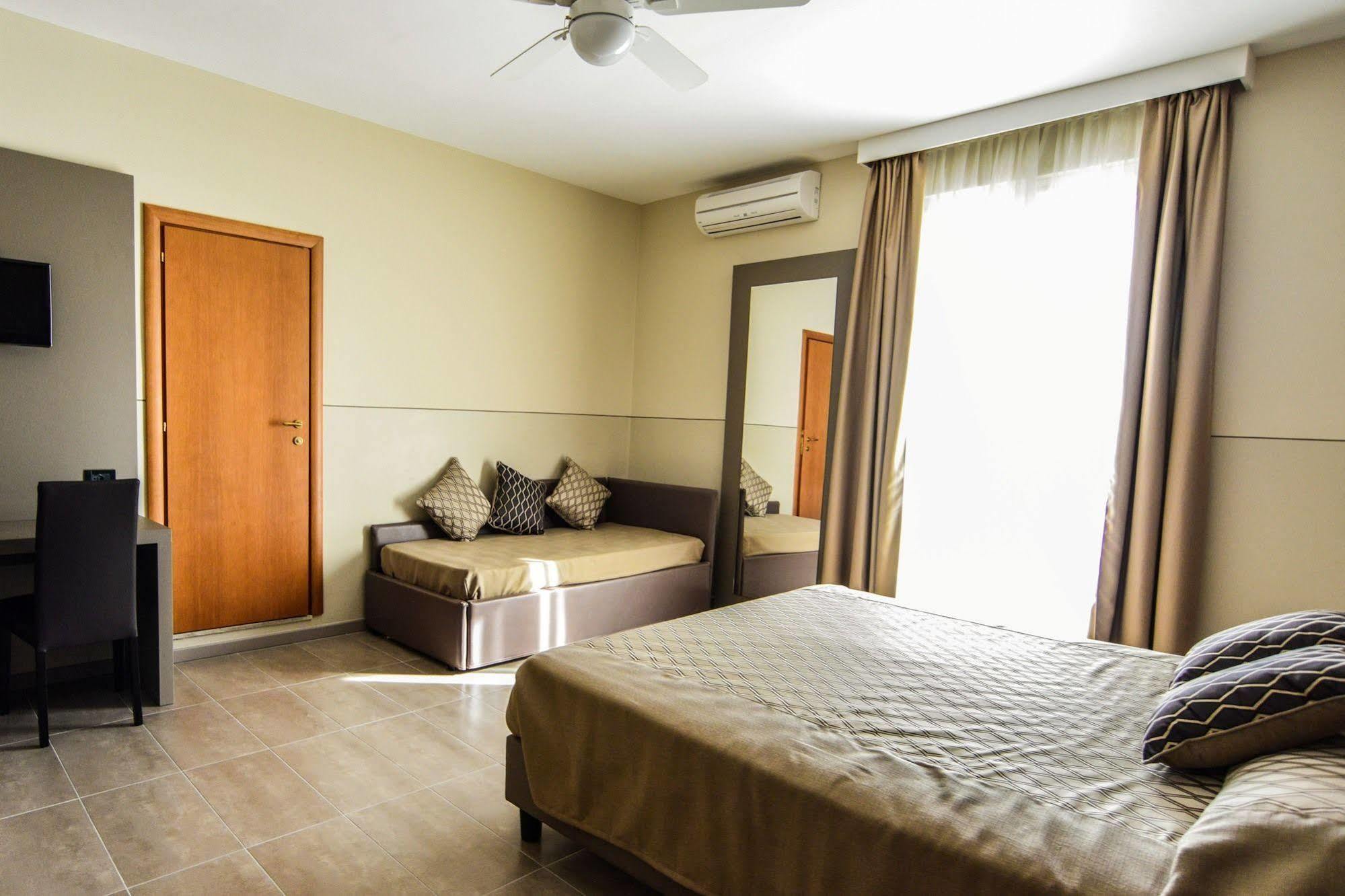 Hotel Sorriso ตอสโกลาโน มาแดร์โน ภายนอก รูปภาพ