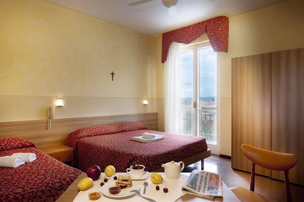 Hotel Sorriso ตอสโกลาโน มาแดร์โน ภายนอก รูปภาพ