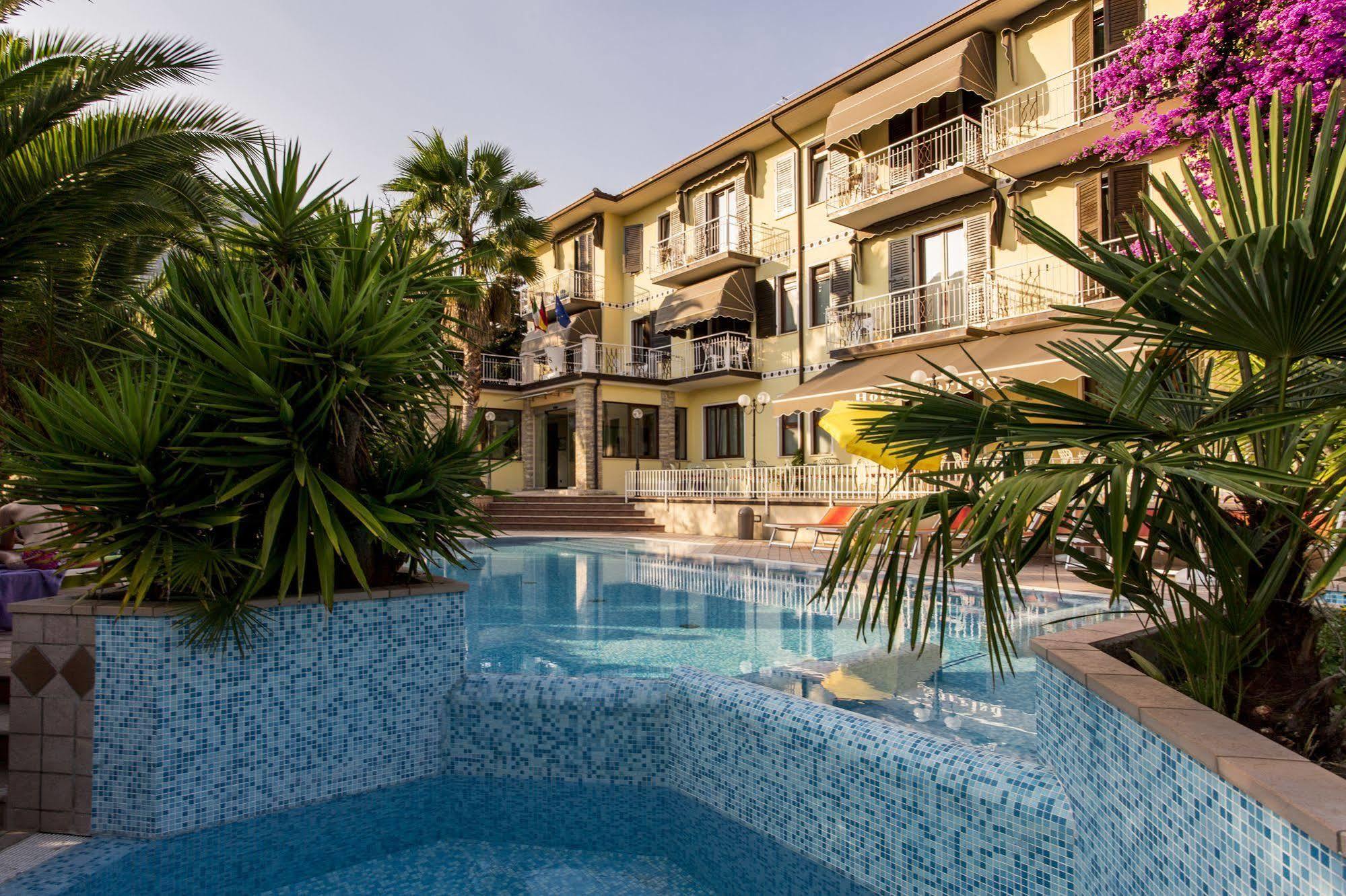 Hotel Sorriso ตอสโกลาโน มาแดร์โน ภายนอก รูปภาพ