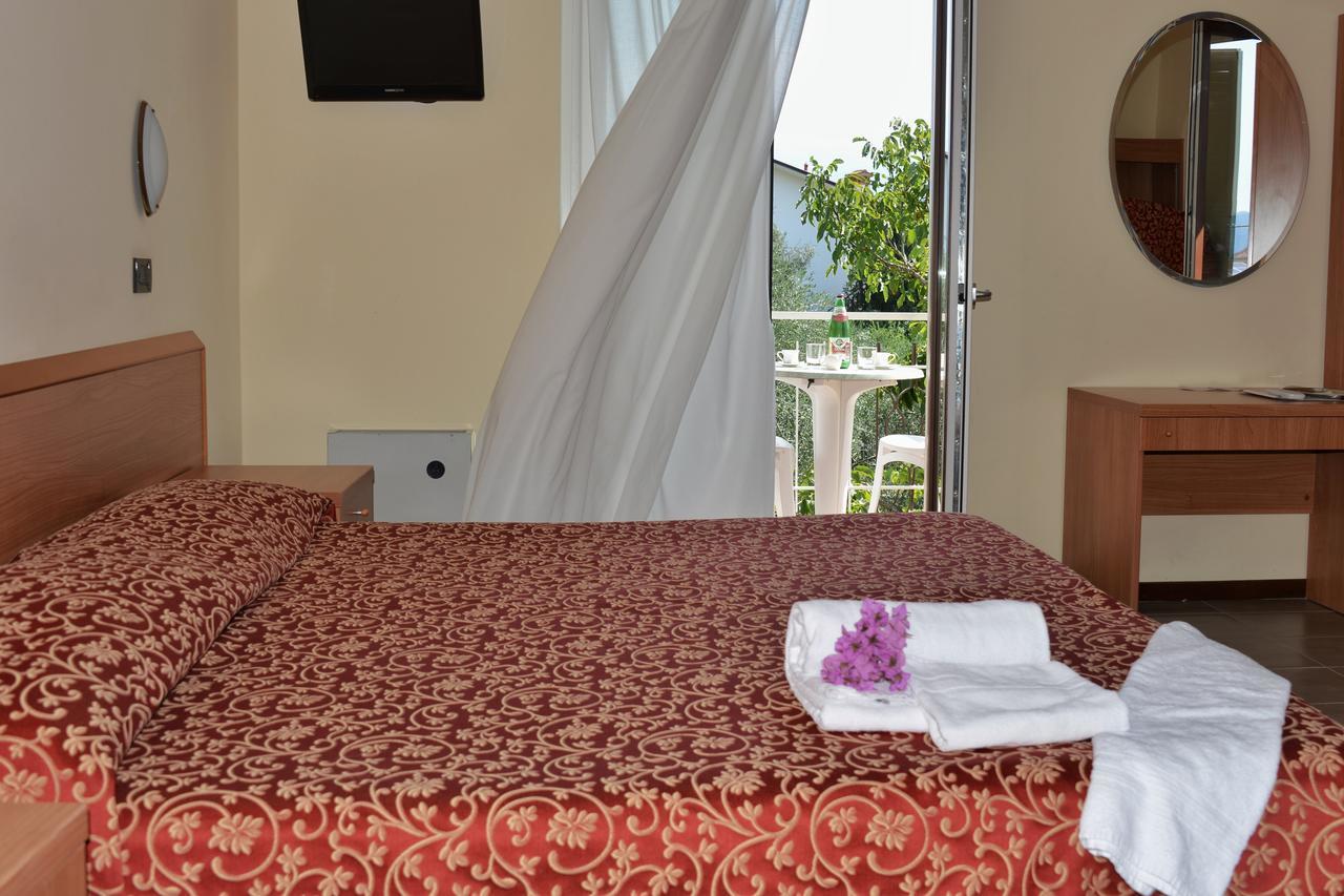 Hotel Sorriso ตอสโกลาโน มาแดร์โน ภายนอก รูปภาพ