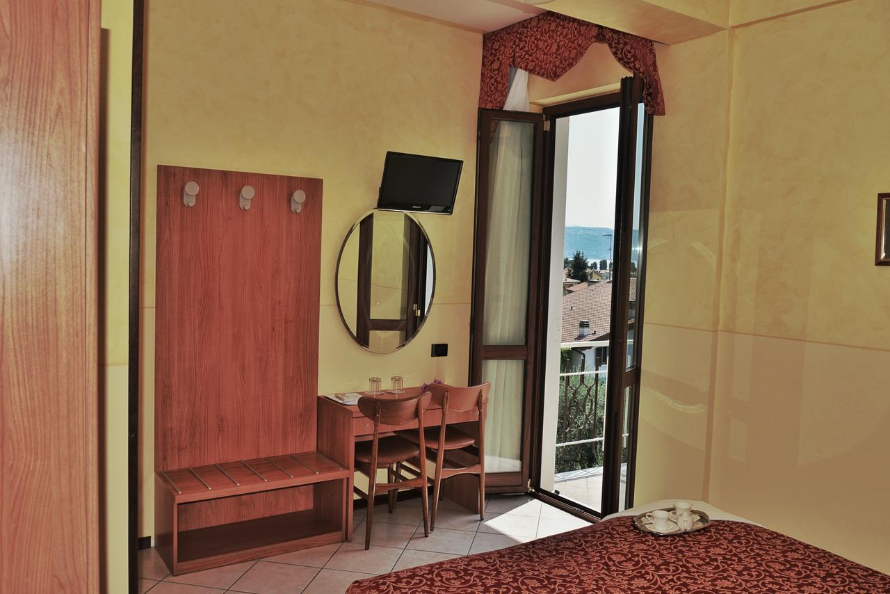 Hotel Sorriso ตอสโกลาโน มาแดร์โน ภายนอก รูปภาพ